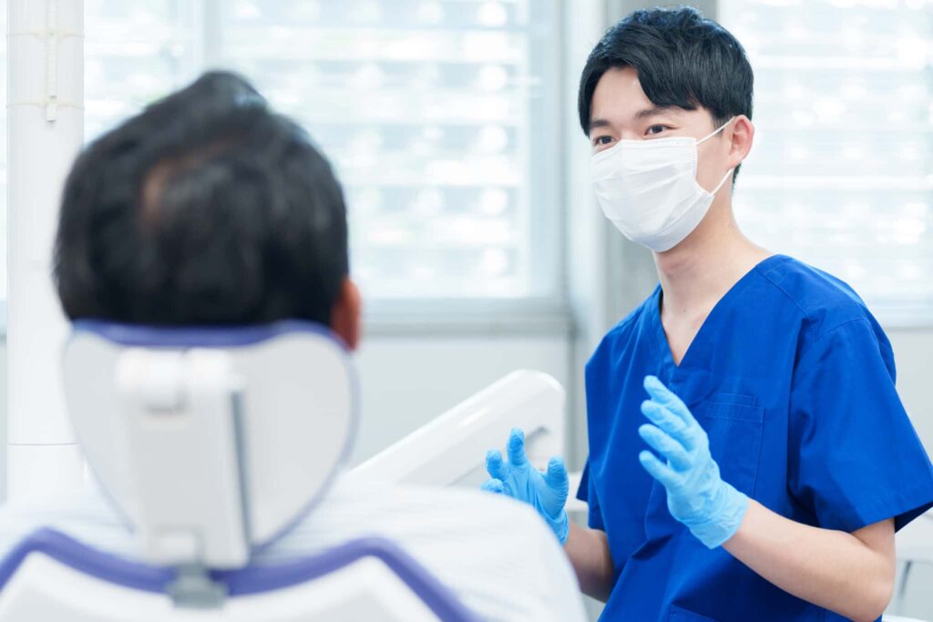 歯医者に定期的にメンテナンスを受けるイメージ