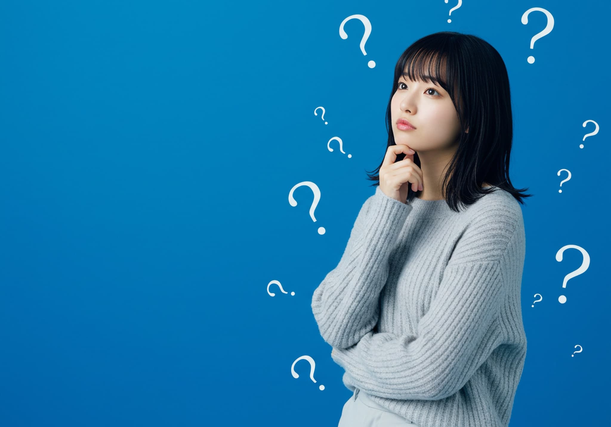 歯のブリッジとはどんな治療か考える女性