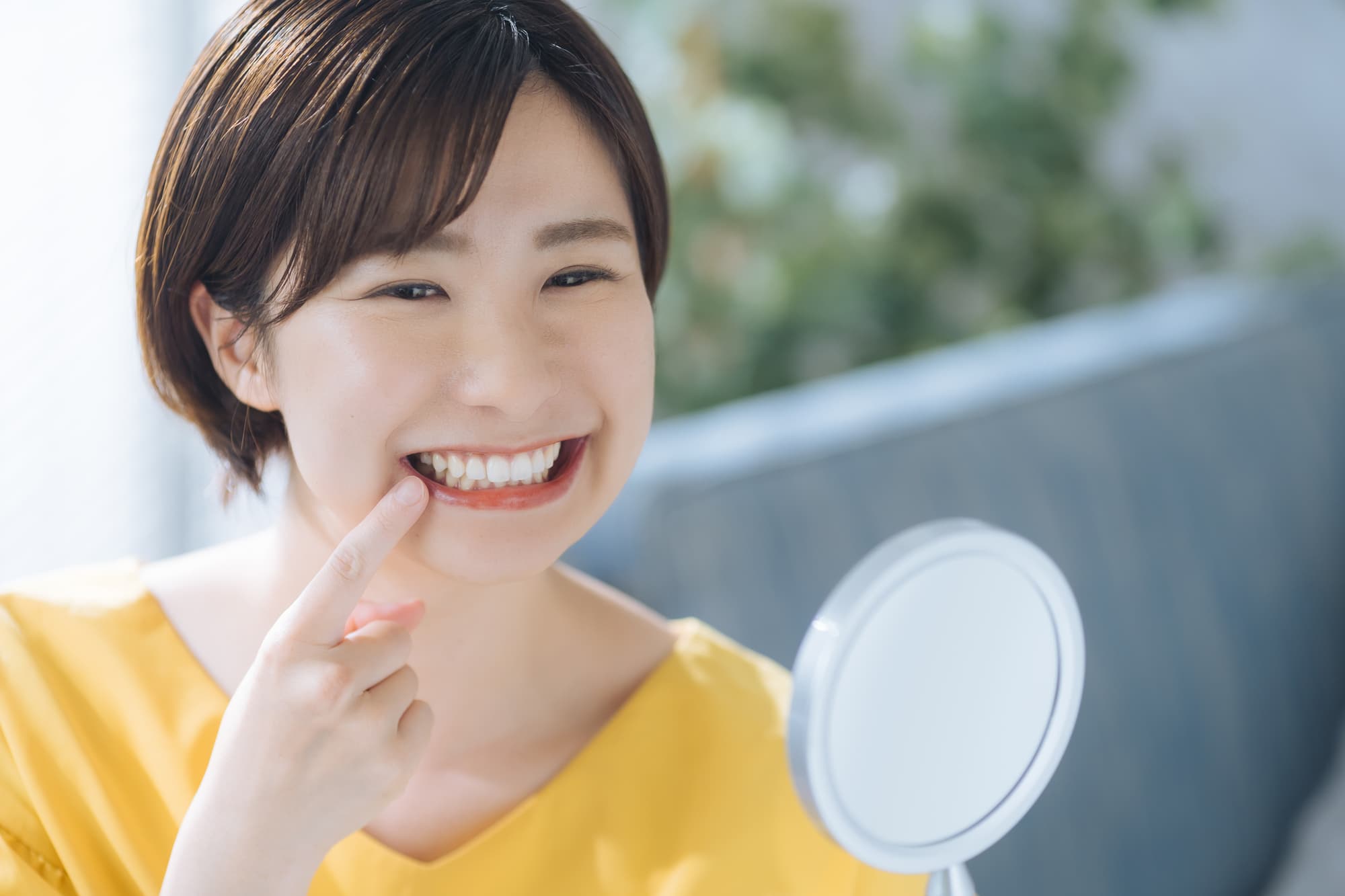 歯周病予防をして健康に過ごす女性
