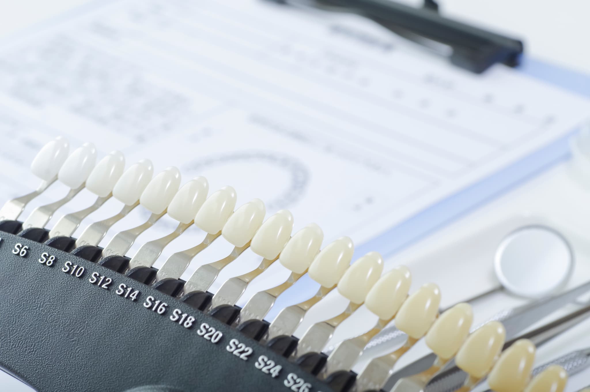 シェードガイドと問診票