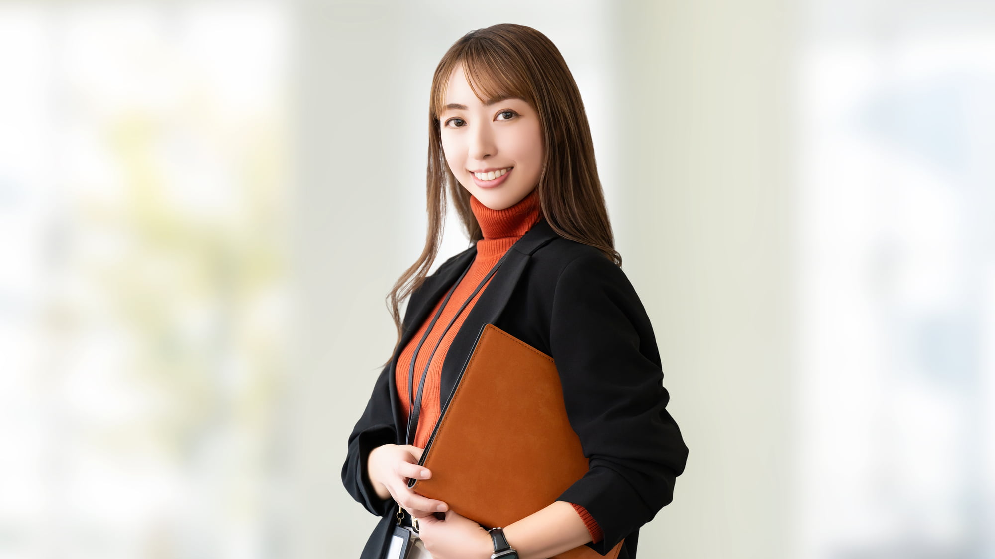 歯並びを治して顎関節症が良くなった笑顔の女性