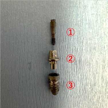 除去したインプラント